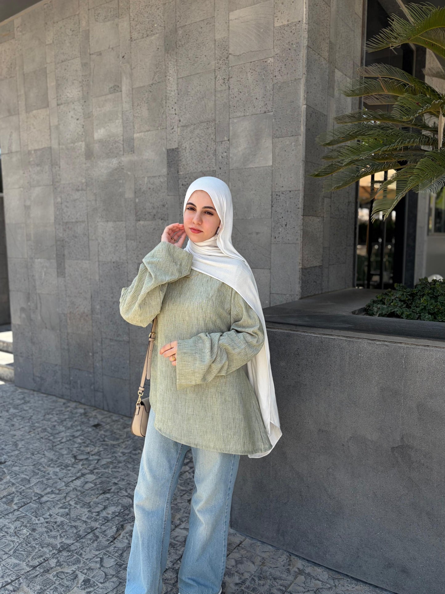 Flow sleeves top